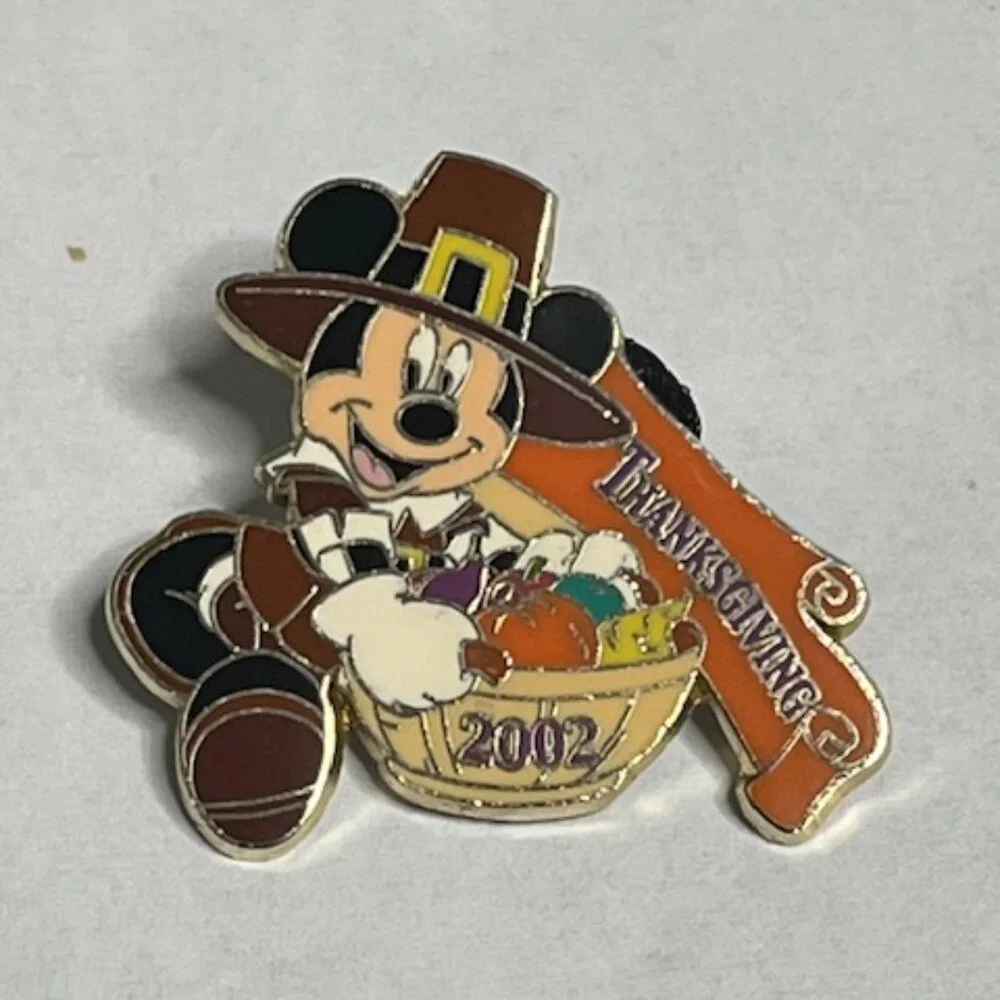 Disney Pilgrim Mickey Mouse Thanksgiving 2002 Lapel Hat Vest Pin 1.25